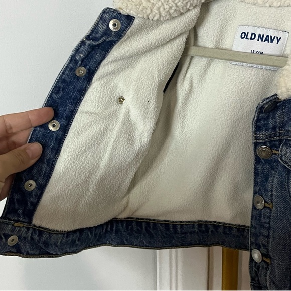 Old Navy Unisex Sherpa-Lined Jean Trucker Jacket for Toddler 18-24 Months - Picture 4 of 5